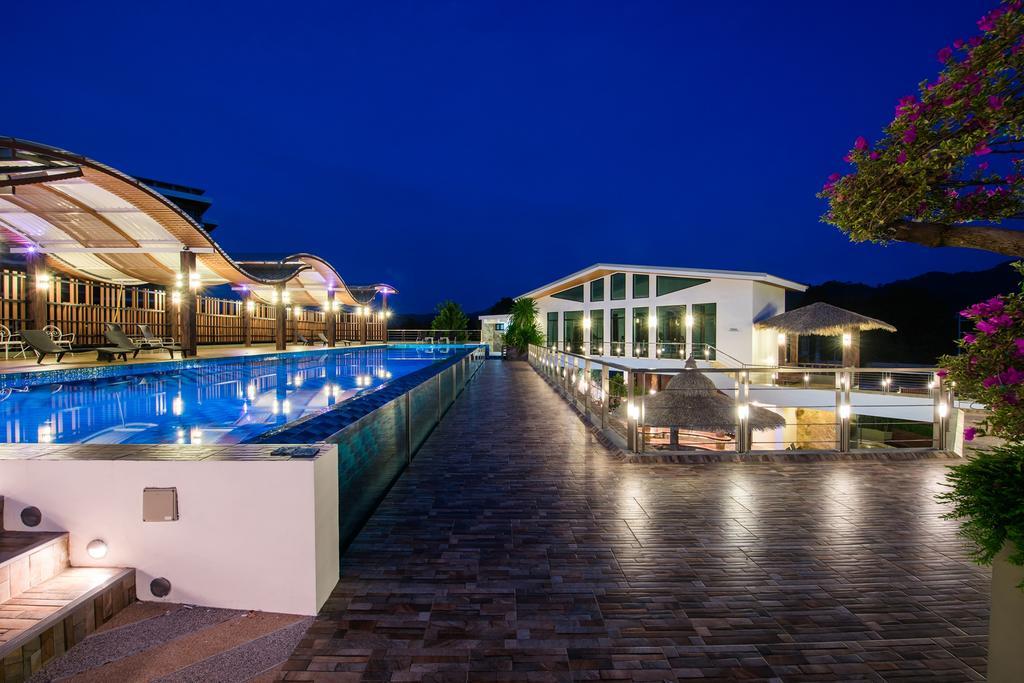 Chalong Miracle Lakeview Aparthotel Екстериор снимка