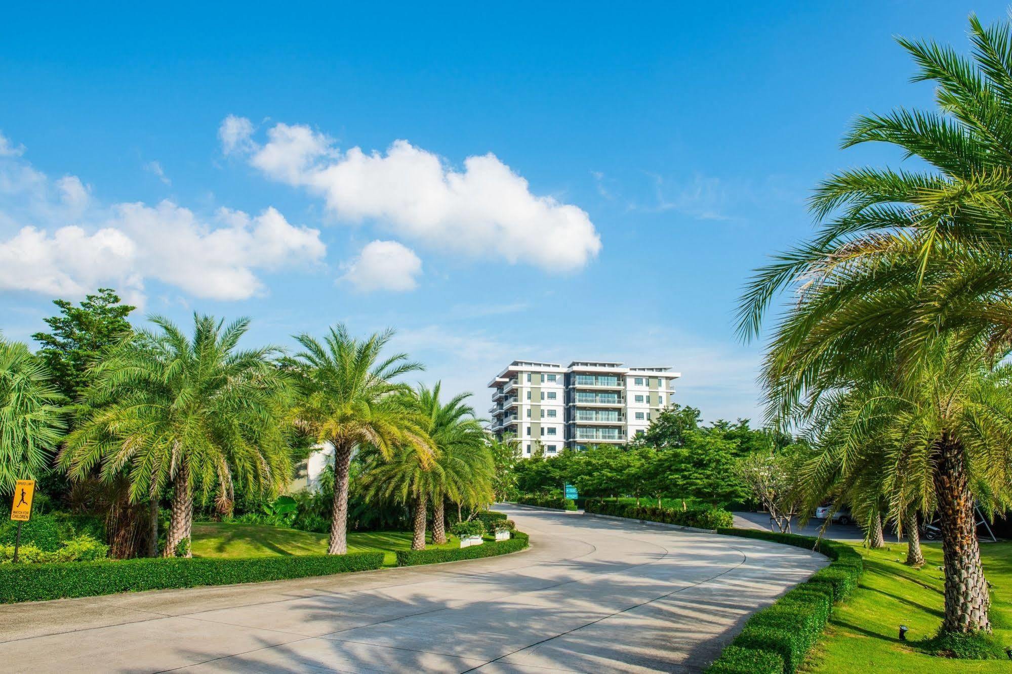 Chalong Miracle Lakeview Aparthotel Екстериор снимка